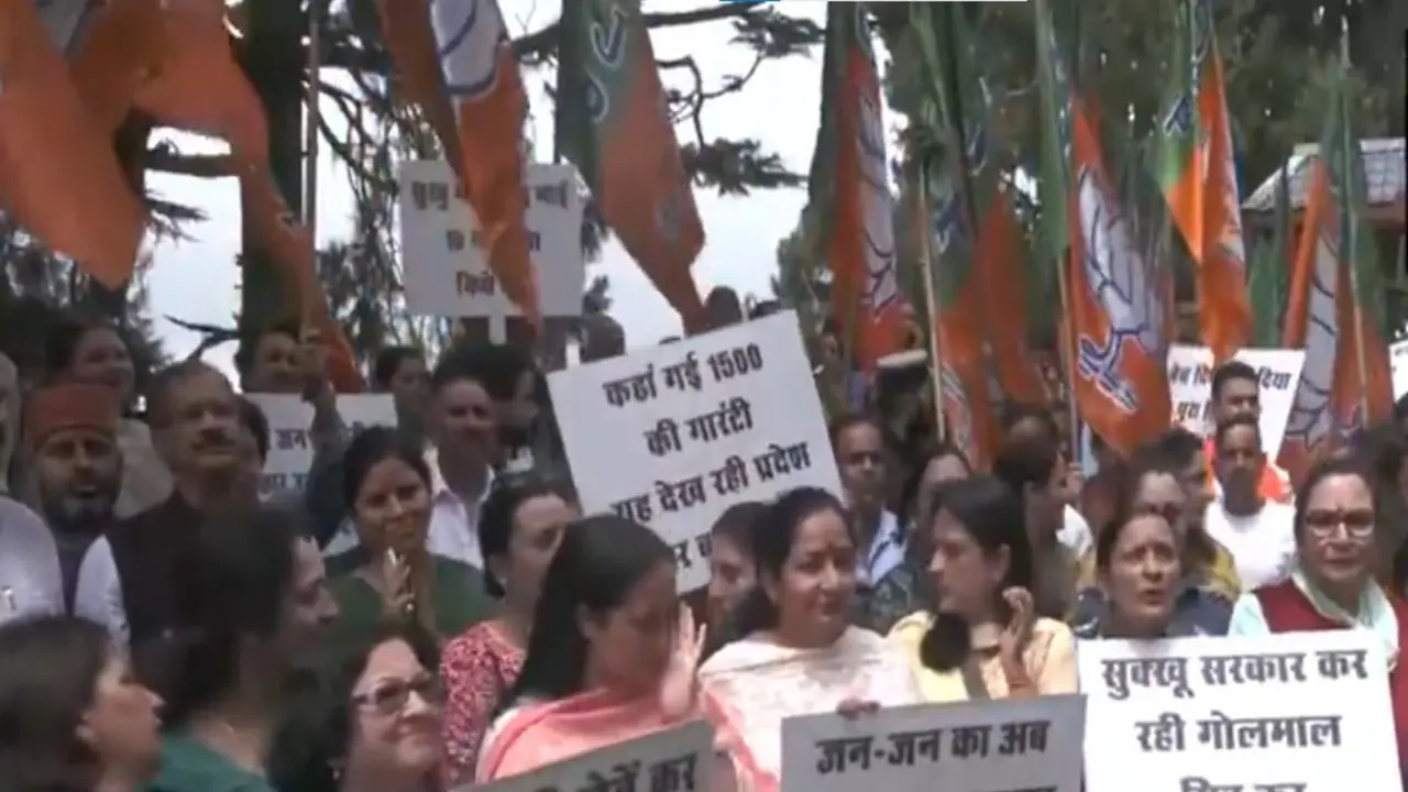 BJP stages protest outside Himachal CM Sukhu's residence (Photo/ANI) BJP stages protest outside Himachal CM Sukhu's residence (Photo/ANI)