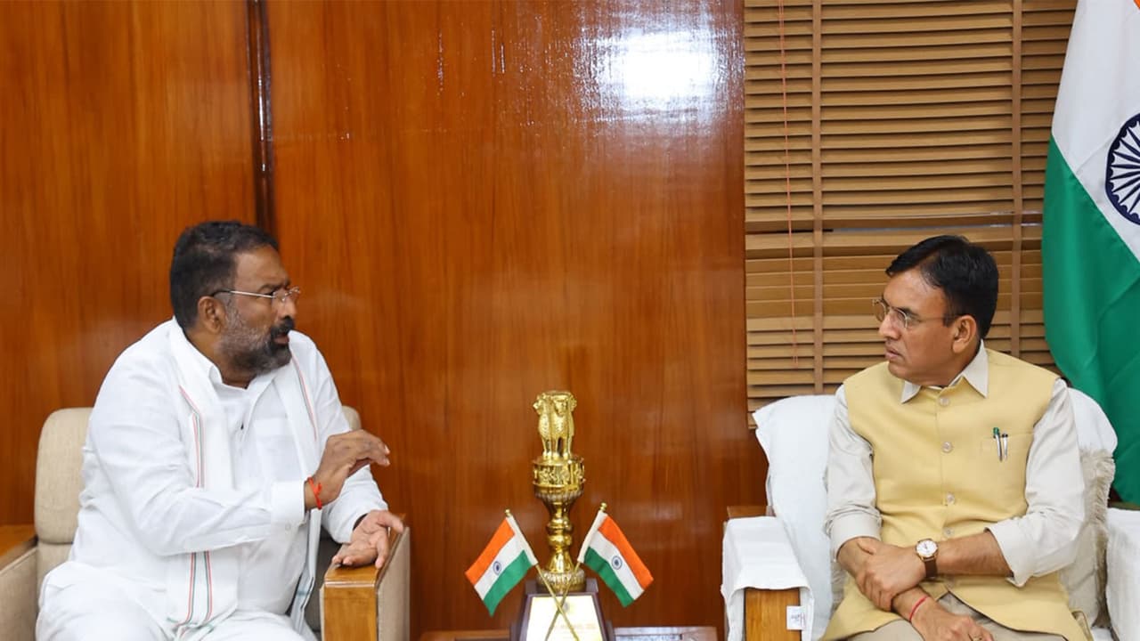 Telangana Minister for Sports Vakiti Srihari and Union Minister Mansukh Mandaviya (Photo/Telangana Government) Telangana Minister for Sports Vakiti Srihari and Union Minister Mansukh Mandaviya (Photo/Telangana Government)