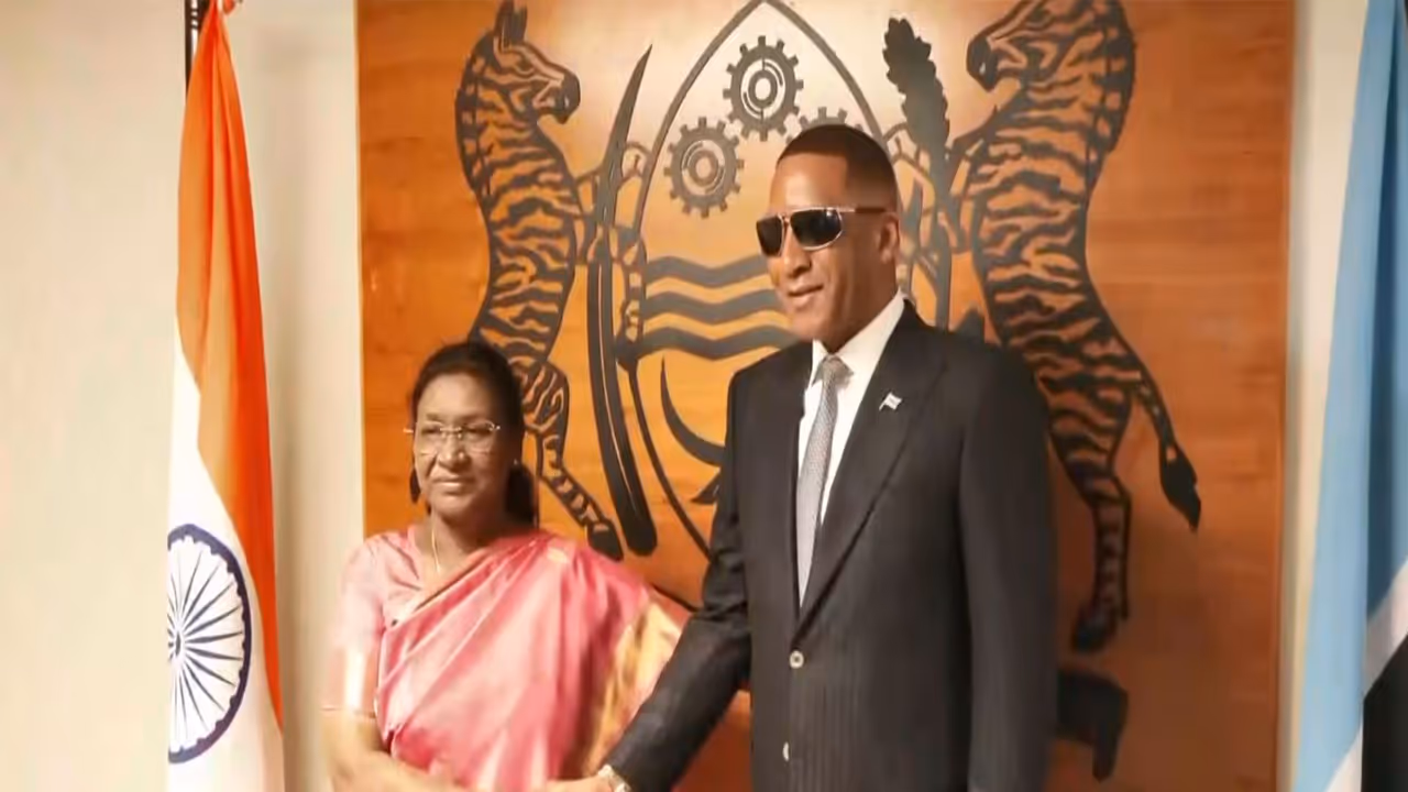 President Droupadi Murmu holds delegation level talks with Botswana President Duma Boko at the President’s Office in Gaborone during her state visit to the country. (Photo/ANI) President Droupadi Murmu holds delegation level talks with Botswana President Duma Boko at the President’s Office in Gaborone during her state visit to the country. (Photo/ANI)