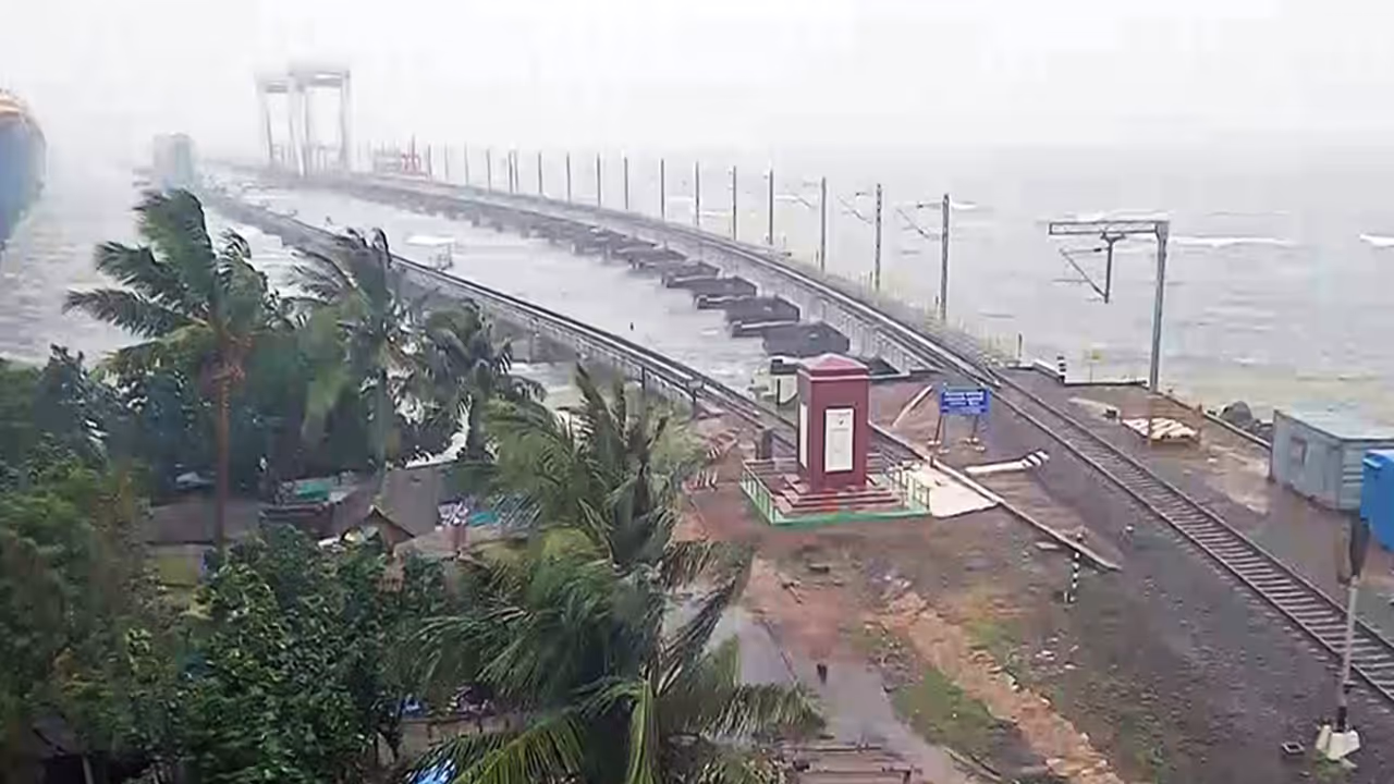 Cyclone Ditwah triggers strong winds and high tides in Rameswaram (File Photo/ANI)