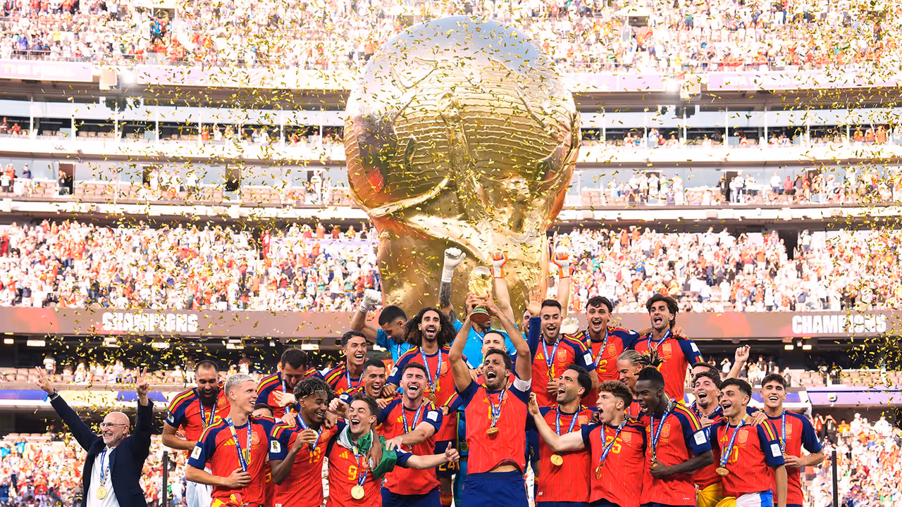 Spain football team with FIFA World Cup 2026 trophy (Photo: X/ @SEFutbol) Spain football team with FIFA World Cup 2026 trophy (Photo: X/ @SEFutbol)