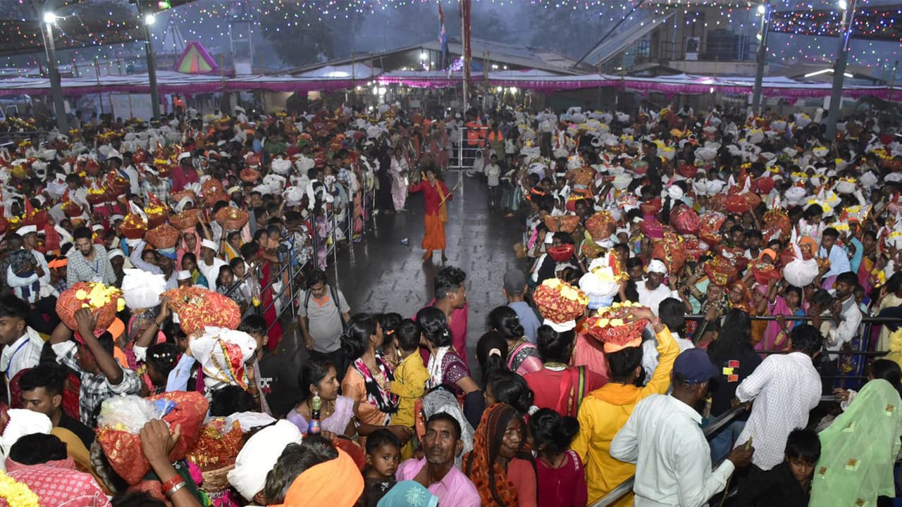 Visuals of the devotees (Photo/GujaratCMO)