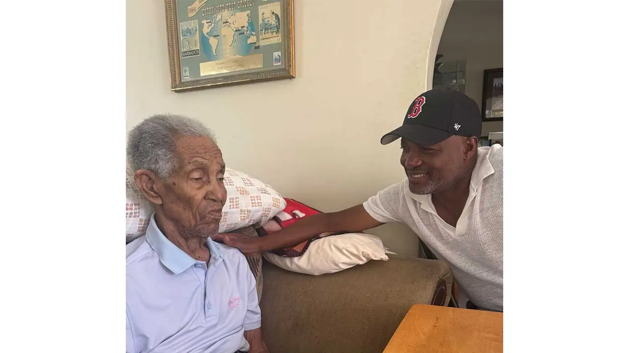 Brian Lara (R) and Sir Garfield Sobers (L). (Photo: Instagram/brianlaraofficial) Brian Lara (R) and Sir Garfield Sobers (L). (Photo: Instagram/brianlaraofficial)