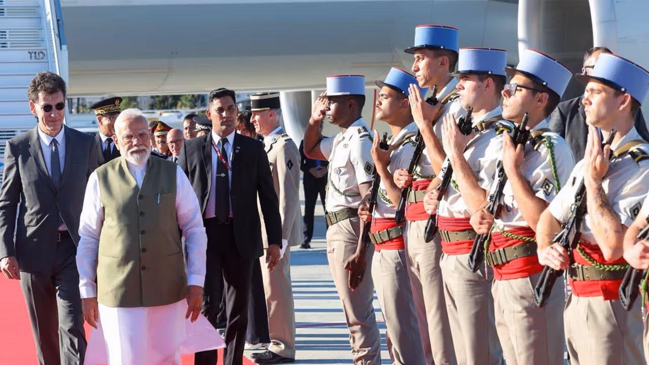 Prime Minister Narendra Modi receives a ceremonial welcome upon his arrival in Nice, France. (Photo: X/@narendramodi) Prime Minister Narendra Modi receives a ceremonial welcome upon his arrival in Nice, France. (Photo: X/@narendramodi)