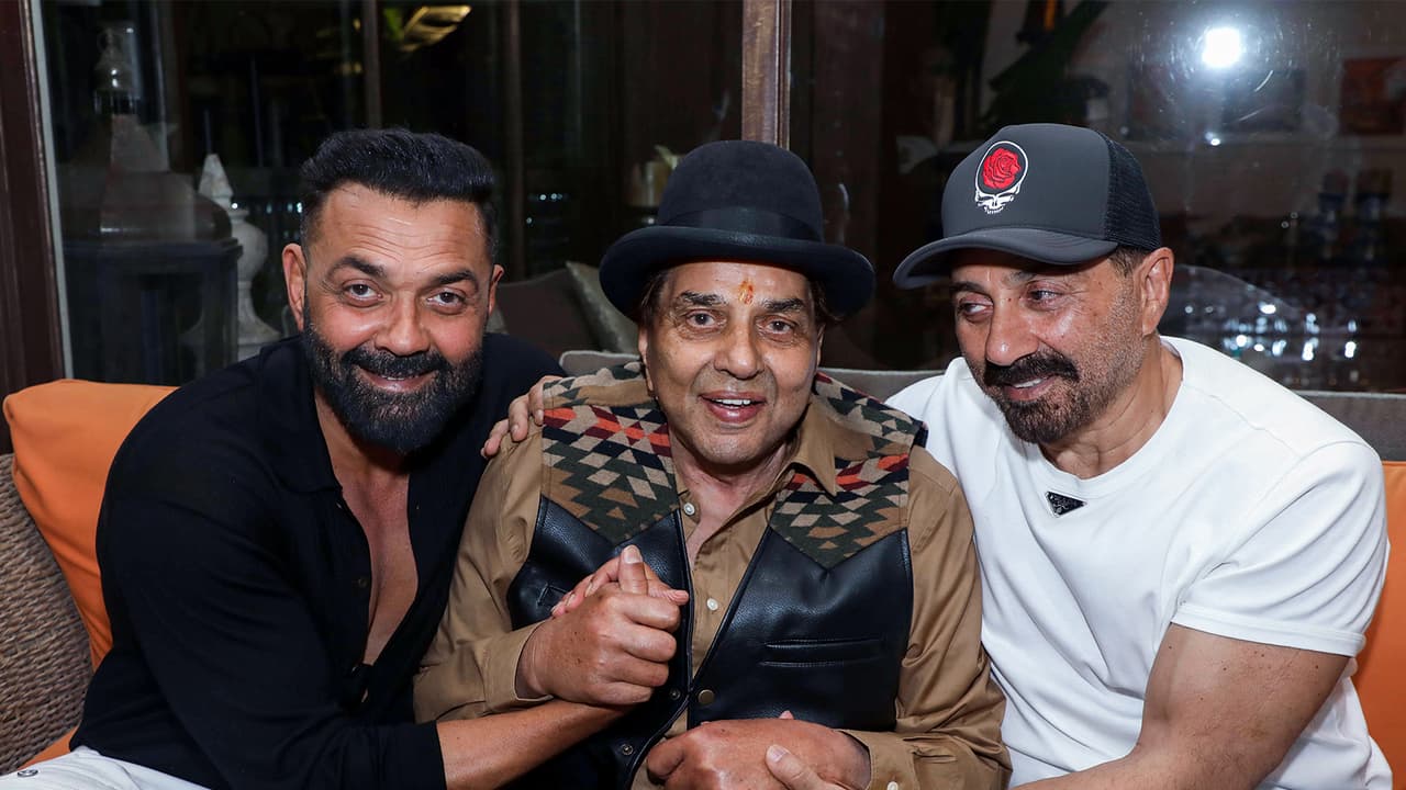 Dharmendra with his sons Bobby and Sunny (File photo: ANI) Dharmendra with his sons Bobby and Sunny (File photo: ANI)