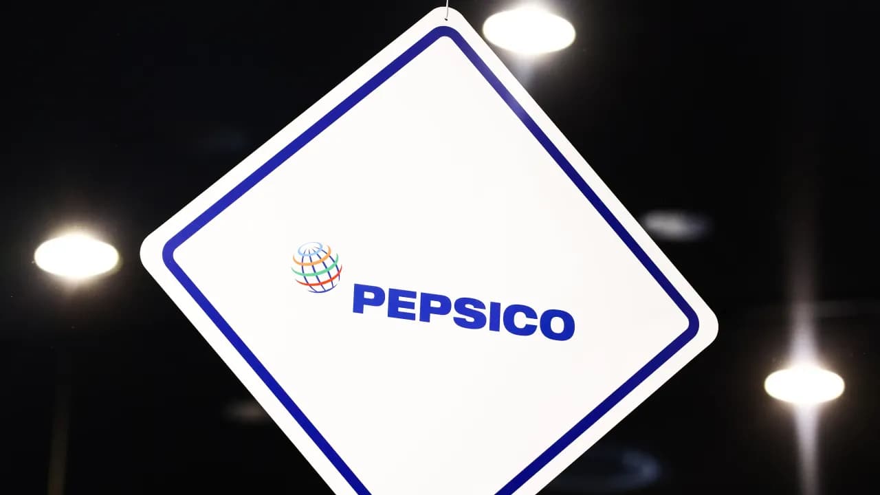 https://stocktwits.com/news articles/markets/equity/pep stock tumbles after q2 earnings ceo flags consumer budgets tightening in us from inflationary pressures/cZmowBJR7n2 https://stocktwits.com/news articles/markets/equity/pep stock tumbles after q2 earnings ceo flags consumer budgets tightening in us from inflationary pressures/cZmowBJR7n2