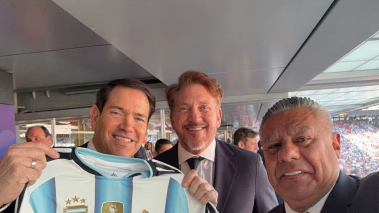 US Secretary of State Marco Rubio holds an Argentina jersey alongside CONMEBOL President Alejandro Dominguez and AFA President Claudio Chiqui Tapia. (Photo: X/@agdws) US Secretary of State Marco Rubio holds an Argentina jersey alongside CONMEBOL President Alejandro Dominguez and AFA President Claudio Chiqui Tapia. (Photo: X/@agdws)