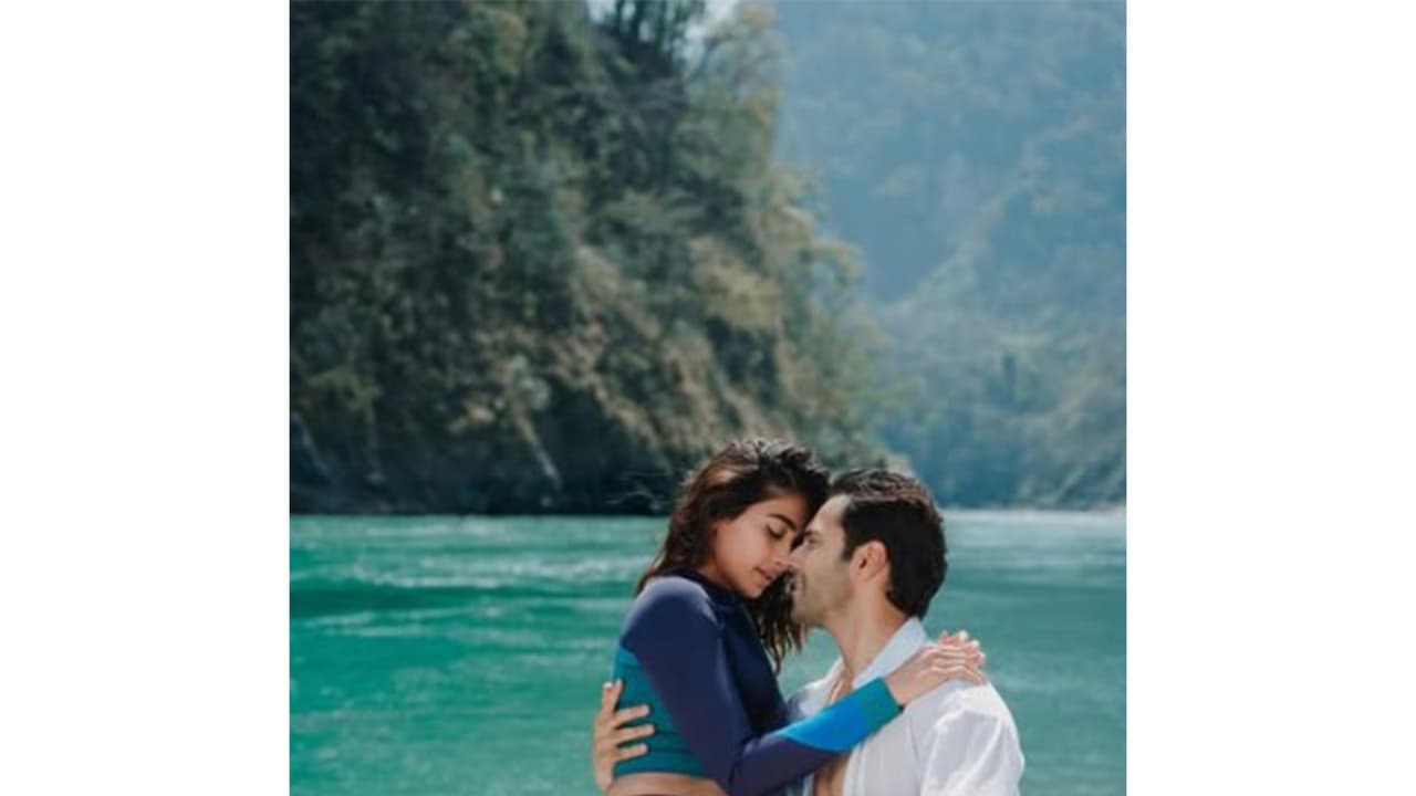 Actors Varun Dhawan and Pooja Hegde (Image source: Instagram@varundvn) Actors Varun Dhawan and Pooja Hegde (Image source: Instagram@varundvn)