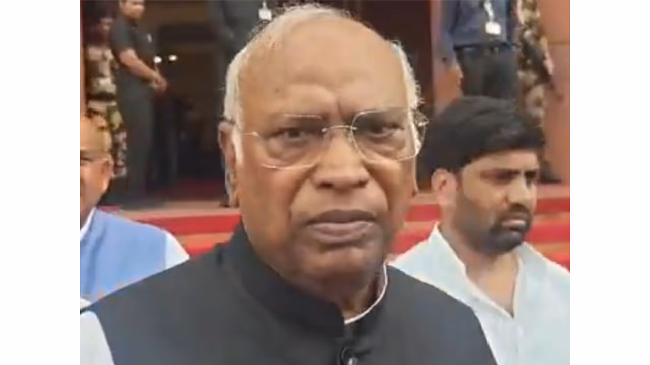 Congress chief Mallikarjun Kharge (Photo/ANI) Congress chief Mallikarjun Kharge (Photo/ANI)