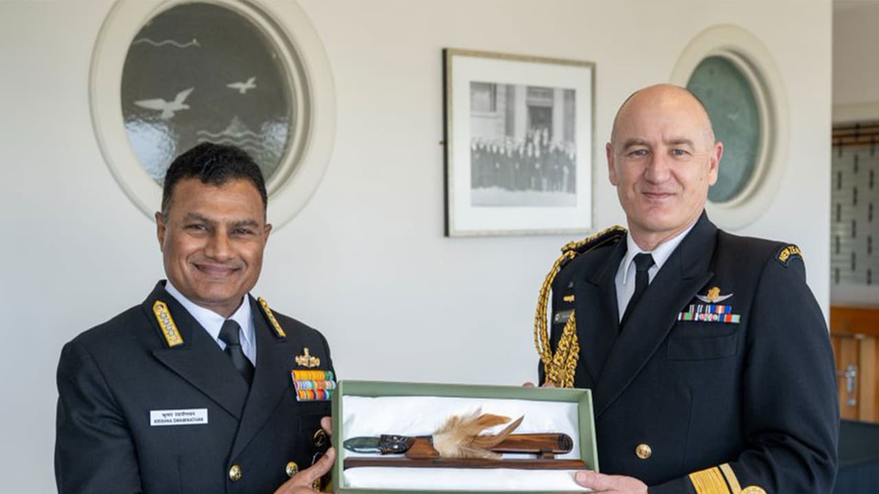 Indian Navy Chief Admiral Krishna Swaminathan meets New Zealand’s Chief of Navy, Rear Admiral Garin Golding, during substantive discussions in New Zealand. (Photo: X/@indiannavy) Indian Navy Chief Admiral Krishna Swaminathan meets New Zealand’s Chief of Navy, Rear Admiral Garin Golding, during substantive discussions in New Zealand. (Photo: X/@indiannavy)