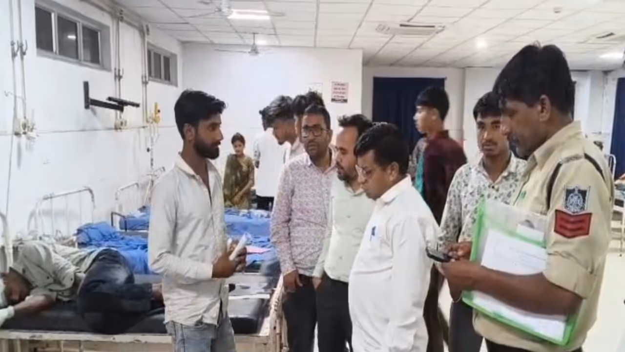 Injured shifted to Jhalawar District Hospital in Rajasthan (Photo/ANI) Injured shifted to Jhalawar District Hospital in Rajasthan (Photo/ANI)