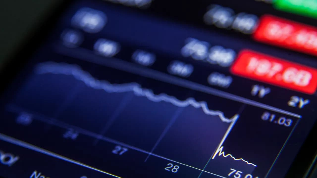 https://stocktwits.com/news articles/markets/equity/s and p 500 nasdaq end lower as investors take breather from ai and chips aapl asts apld rivn zvra in focus/cZ0UqXaR7RY https://stocktwits.com/news articles/markets/equity/s and p 500 nasdaq end lower as investors take breather from ai and chips aapl asts apld rivn zvra in focus/cZ0UqXaR7RY