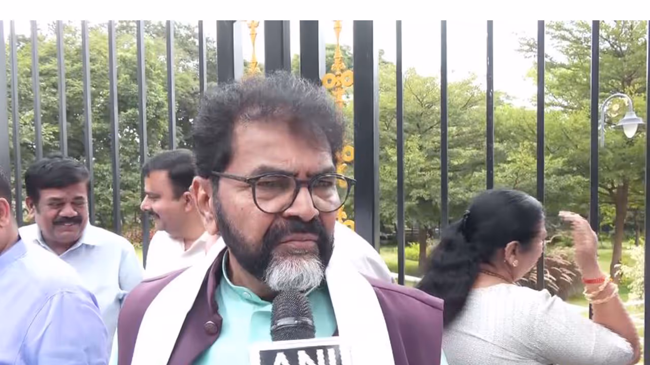 LoP in Karnataka Legislative Assembly Chalawadi Narayanaswami (Photo/ANI) LoP in Karnataka Legislative Assembly Chalawadi Narayanaswami (Photo/ANI)