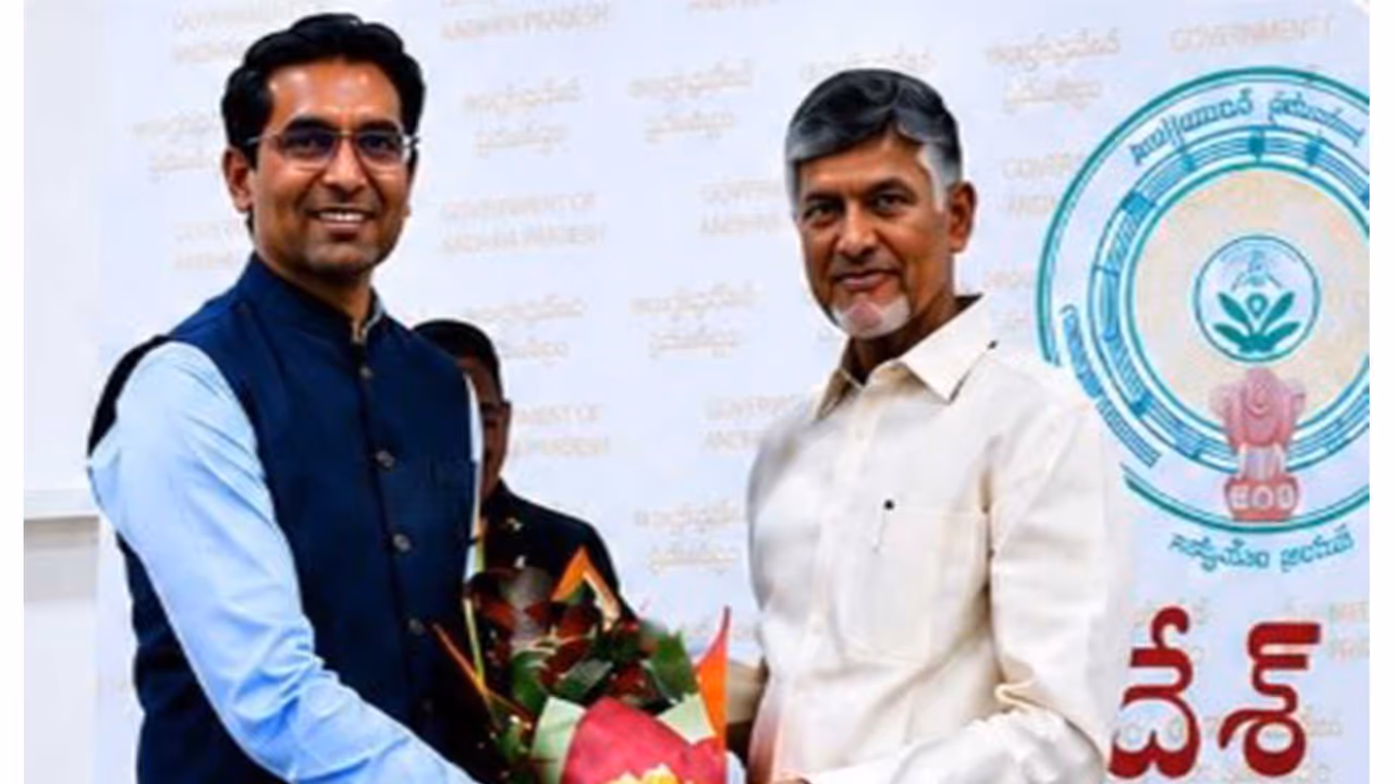 Commerce Ministry officials meet Andhra CM over tobacco market (Photo/PIB) Commerce Ministry officials meet Andhra CM over tobacco market (Photo/PIB)