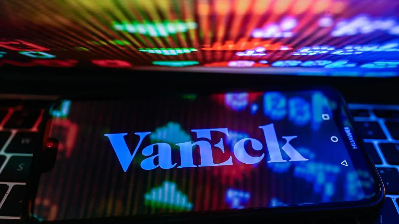 https://stocktwits.com/news articles/markets/equity/vanecks sigel strategy now hedge fund/cZmLfkRR7k0 https://stocktwits.com/news articles/markets/equity/vanecks sigel strategy now hedge fund/cZmLfkRR7k0