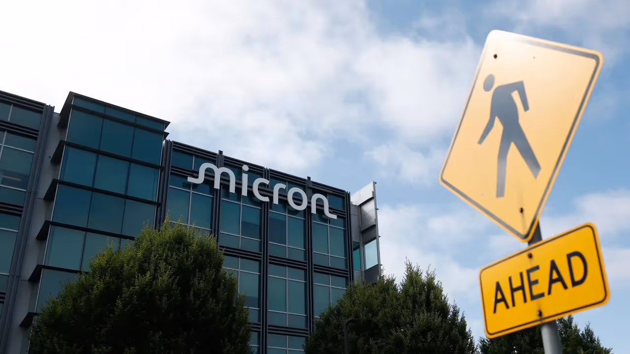 https://stocktwits.com/news articles/markets/equity/micron smci hpe face itc investigation over netlist patent infringement/cZMJ3VCRB9l https://stocktwits.com/news articles/markets/equity/micron smci hpe face itc investigation over netlist patent infringement/cZMJ3VCRB9l