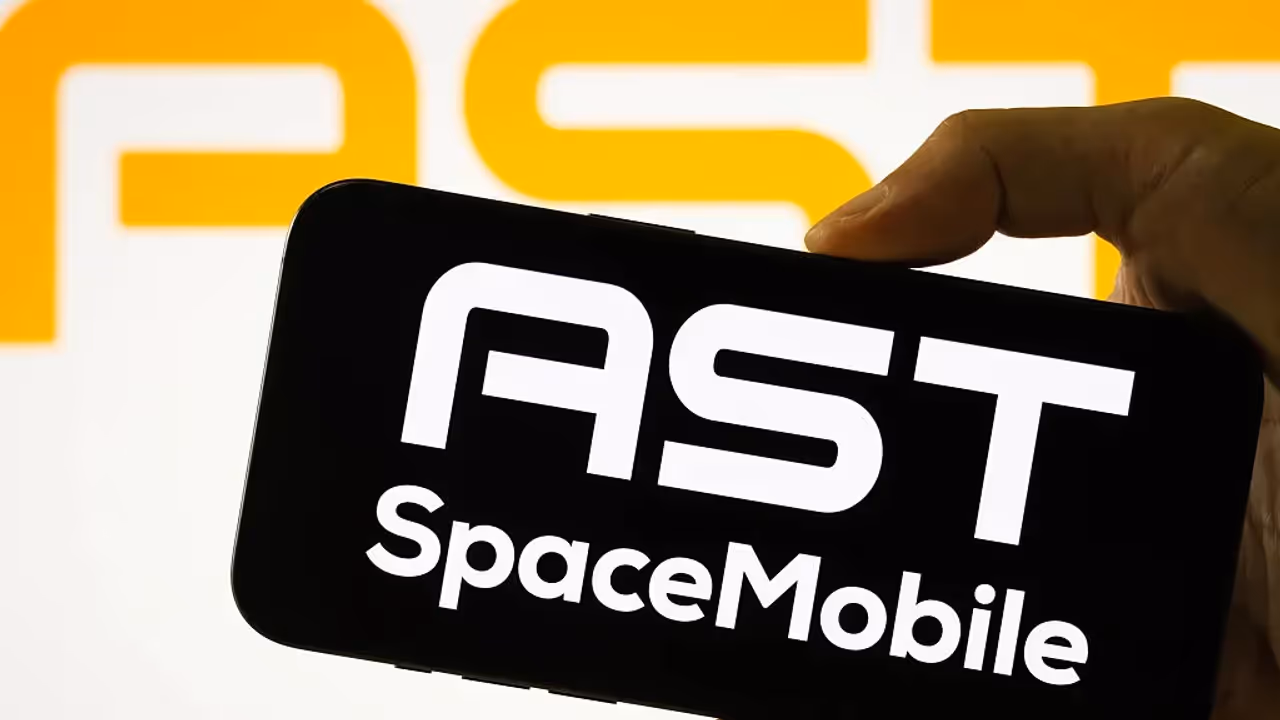 https://stocktwits.com/news articles/markets/equity/ast spacemobile partners with verizon to bring satellite to phone service by 2026/ch6EK9dR3iO https://stocktwits.com/news articles/markets/equity/ast spacemobile partners with verizon to bring satellite to phone service by 2026/ch6EK9dR3iO