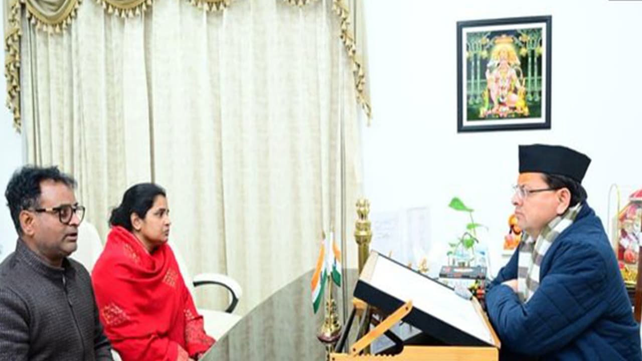 Chief Minister Pushkar Singh Dhami with wife and brother of late journalist Pankaj Mishra (Photo/ANI) Chief Minister Pushkar Singh Dhami with wife and brother of late journalist Pankaj Mishra (Photo/ANI)