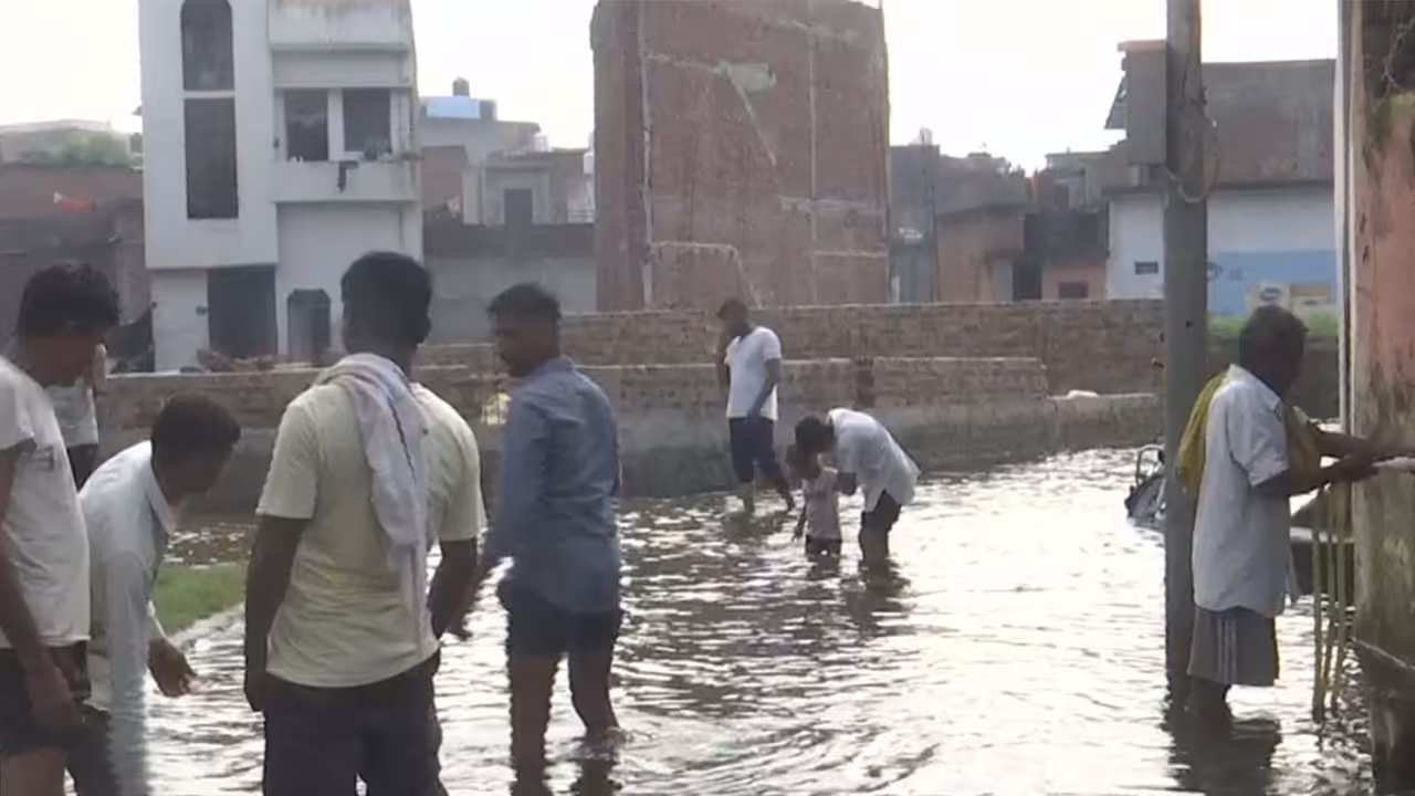 Rising water level of Ganga has triggered flood like conditions in Moradabad (Photo/ANI) Rising water level of Ganga has triggered flood like conditions in Moradabad (Photo/ANI)