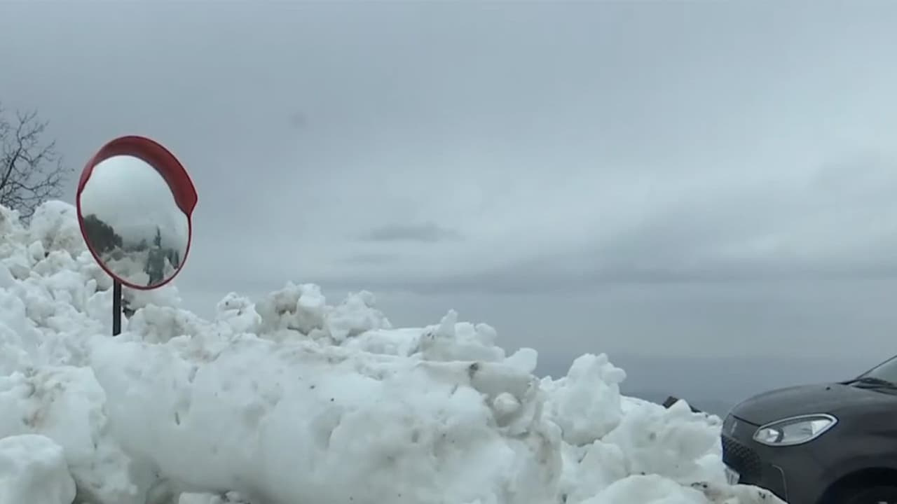 Heavy Snowfall in Kotranka Sub Division & Pir Panjal Range (Photo/ANI) Heavy Snowfall in Kotranka Sub Division & Pir Panjal Range (Photo/ANI)