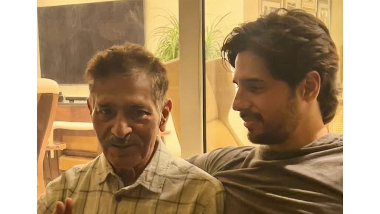 Sidharth Malhotra with late father (Photo/Instagram/ @sidmalhotra) Sidharth Malhotra with late father (Photo/Instagram/ @sidmalhotra)
