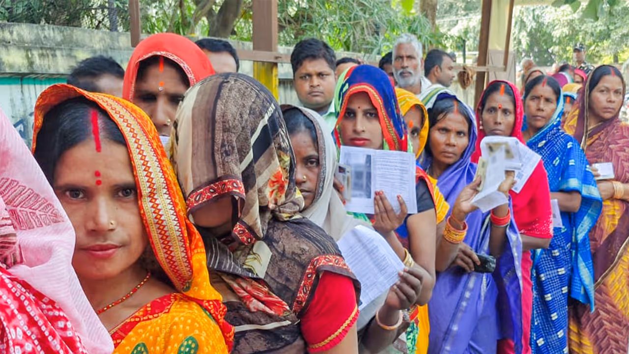 Women voters waiting in queue to cast their vote in Bihar elections (File Photo/ANI)