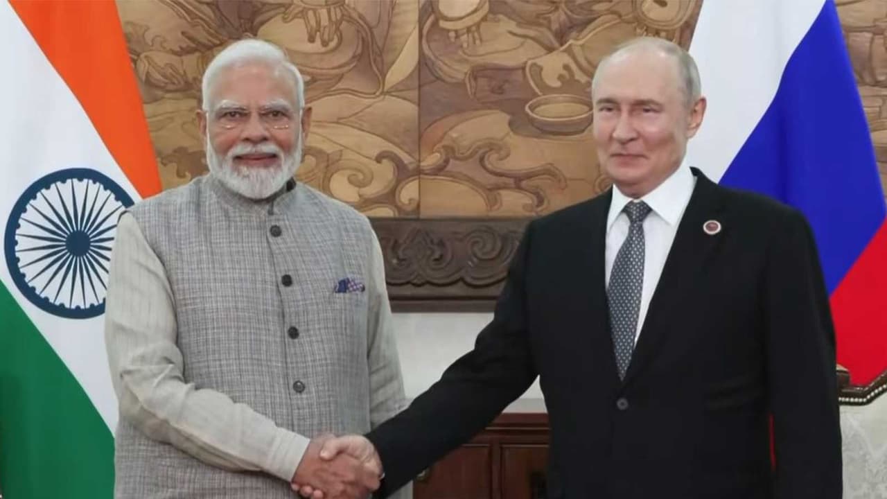 Prime Minister Narendra Modi with Russian President Vladimir Putin (Photo/ANI) Prime Minister Narendra Modi with Russian President Vladimir Putin (Photo/ANI)