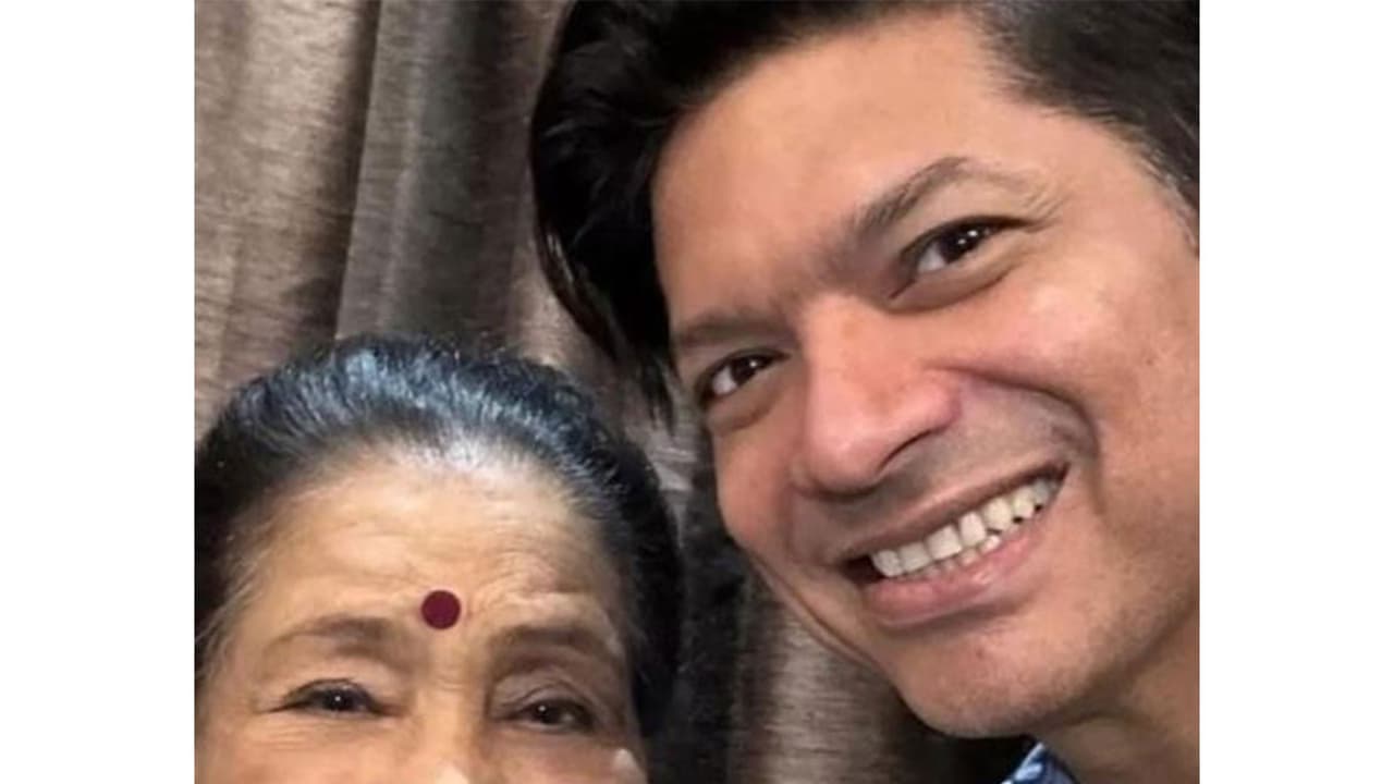 Singer Shaan with late music icon Asha Bhosle (Image source: Instagram@singer_shaan) Singer Shaan with late music icon Asha Bhosle (Image source: Instagram@singer_shaan)