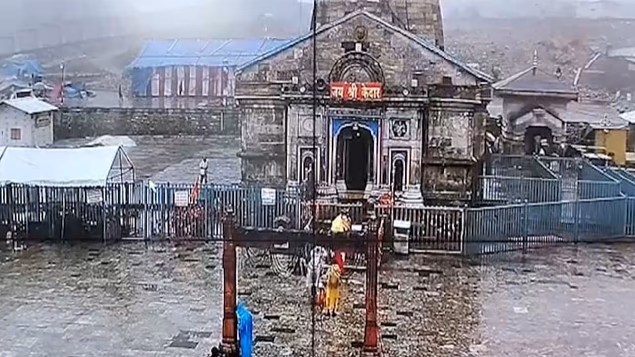 Heavy rain at Kedarnath Dham (Photo/ weather control room) Heavy rain at Kedarnath Dham (Photo/ weather control room)