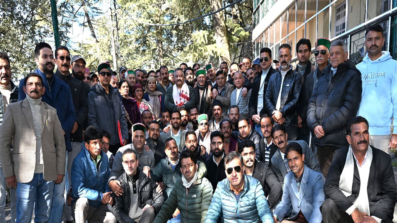 Delegation from Nawar Region Calls on Himachal Education Minister Rohit Thakur (Photo/ANI) Delegation from Nawar Region Calls on Himachal Education Minister Rohit Thakur (Photo/ANI)