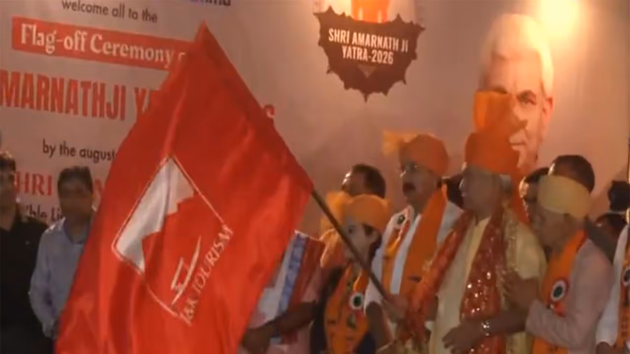 J&k LG Manoj Sinha flags off first batch of Shri Amarnathji Yatra pilgrims (Photo/ANI) J&k LG Manoj Sinha flags off first batch of Shri Amarnathji Yatra pilgrims (Photo/ANI)