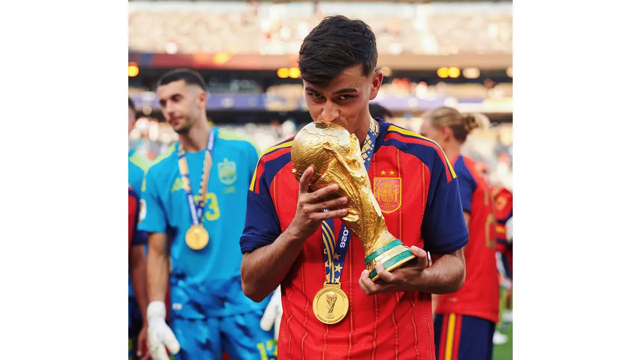 Spain midfielder Pedri with FIFA World Cup 2026 trophy. (Photo: X/ @Pedri) Spain midfielder Pedri with FIFA World Cup 2026 trophy. (Photo: X/ @Pedri)