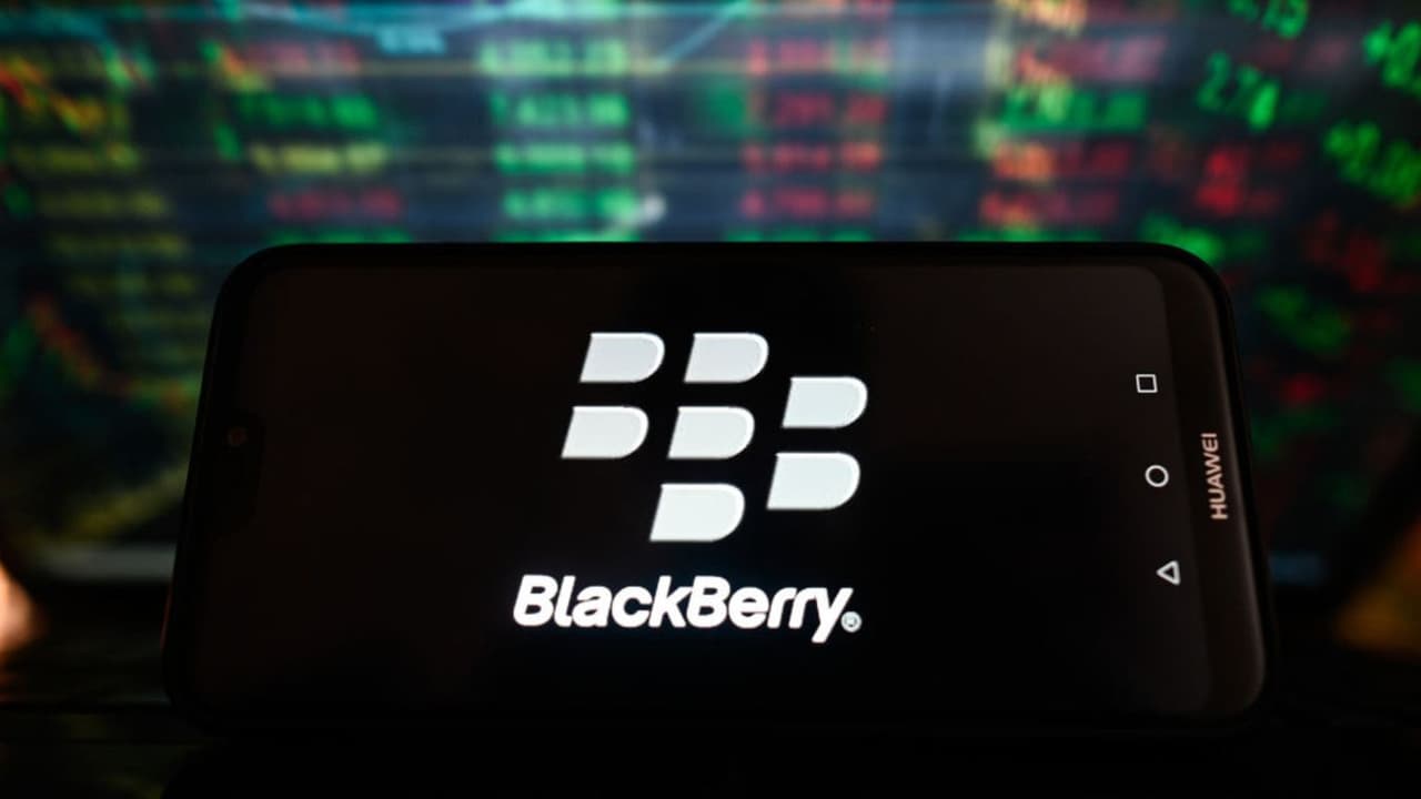 BlackBerry Stock Rides ‘FOMO’ Rally To 16 Month High Following Cylance Divestment: Retail Turns Bullish