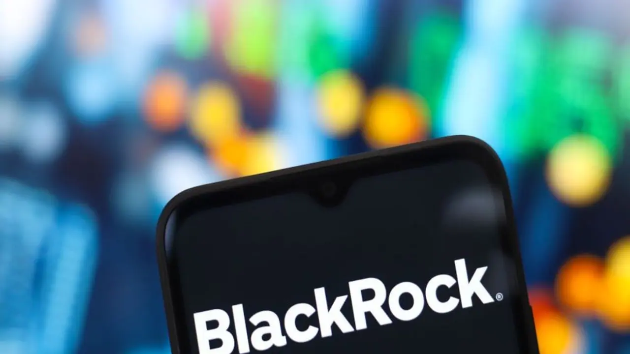 BlackRock's Live With First Of Its Kind Customizable Model Portfolio Giving Access To Private, Public Markets: Retail Sentiment Subdued