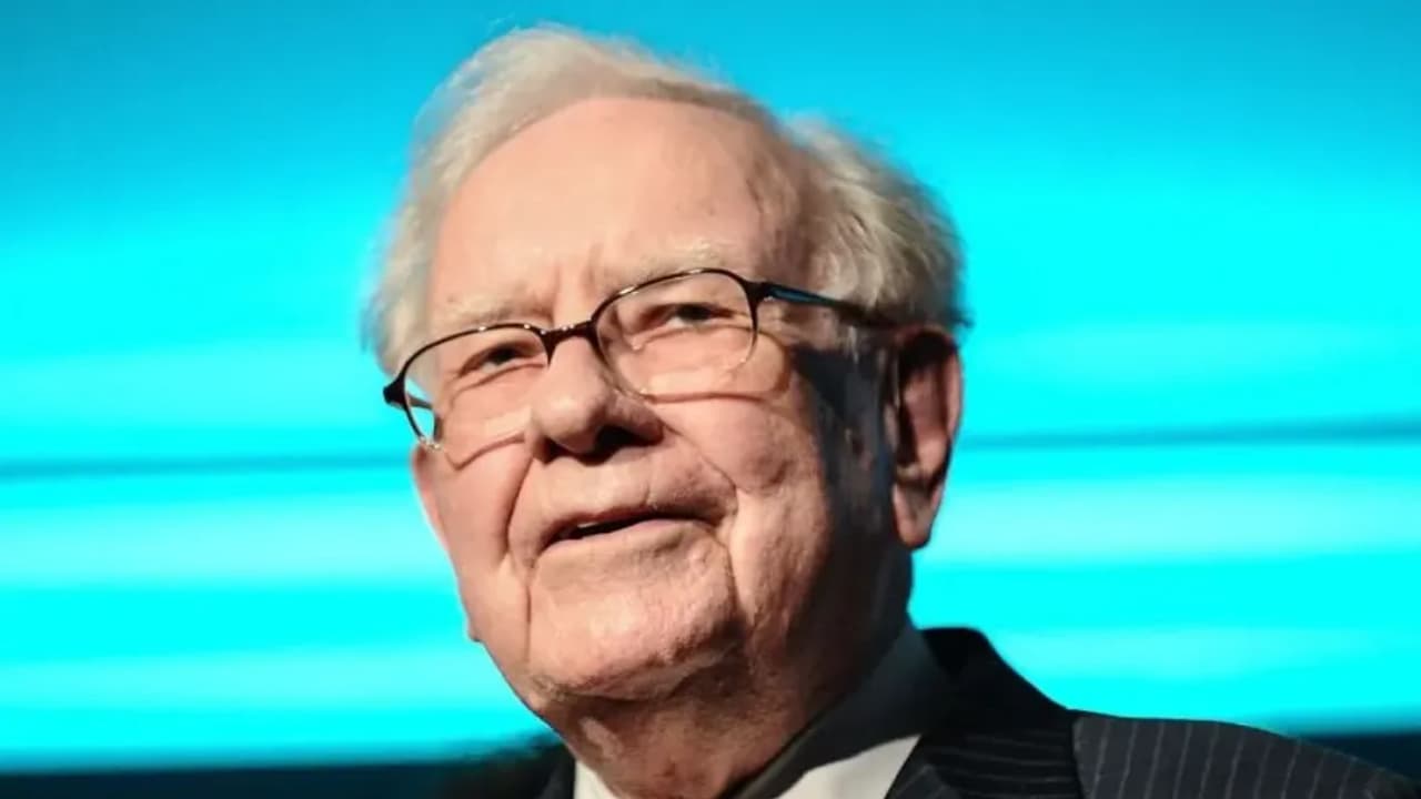 https://stocktwits.com/news articles/markets/equity/berkshire cash hoard swells to record 382 b as buffett era nears end/cL2ZYimR3yF