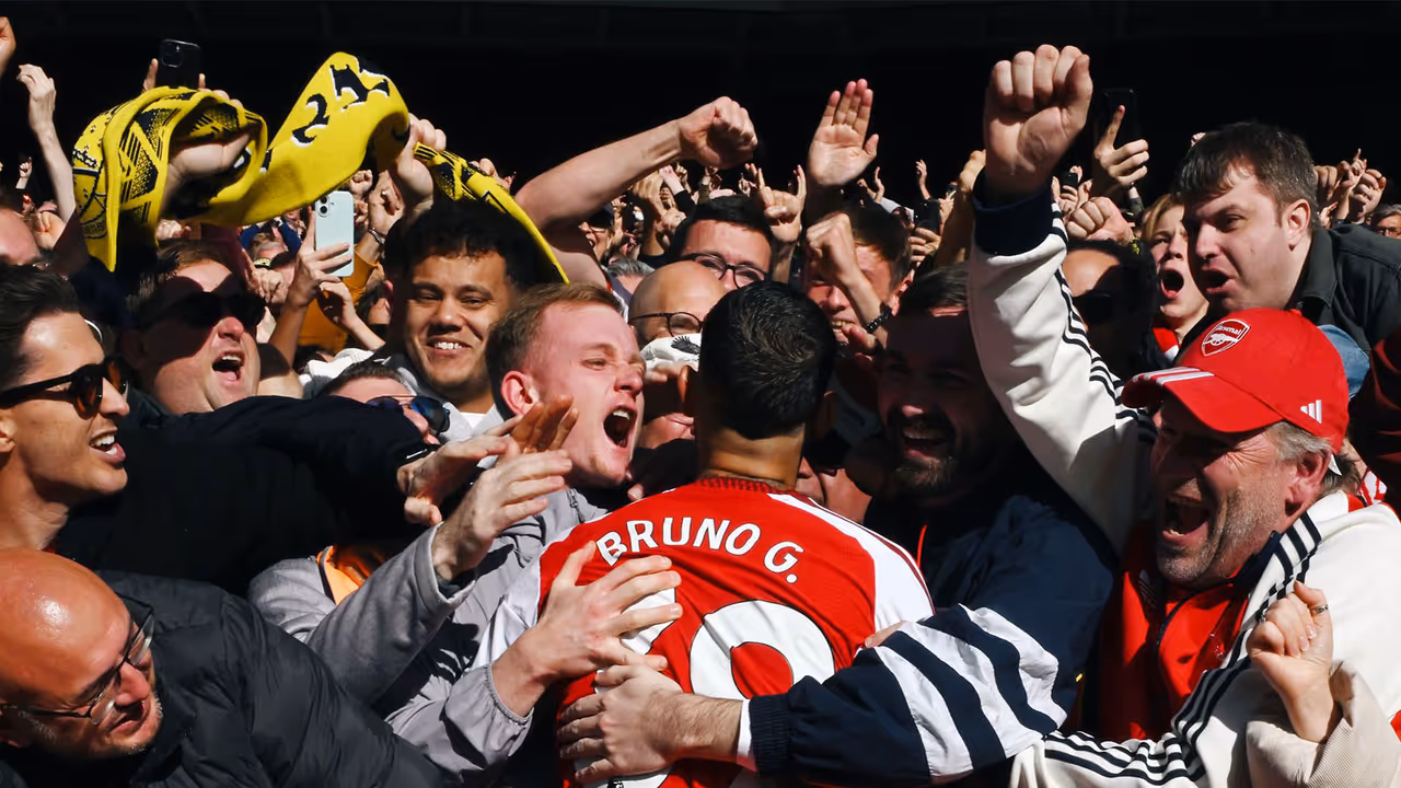 Bruno Guimaraes celebrating the goal with the fans. (Photo/@Arsenal) Bruno Guimaraes celebrating the goal with the fans. (Photo/@Arsenal)