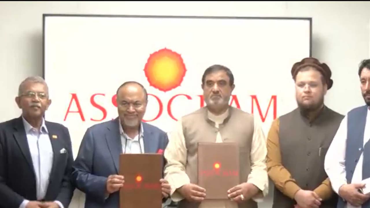 ASSOCHAM President Nirmal Kumar Minda signs MoU with Afghanistan Chamber of Commerce and Investment (Photo/ANI) ASSOCHAM President Nirmal Kumar Minda signs MoU with Afghanistan Chamber of Commerce and Investment (Photo/ANI)