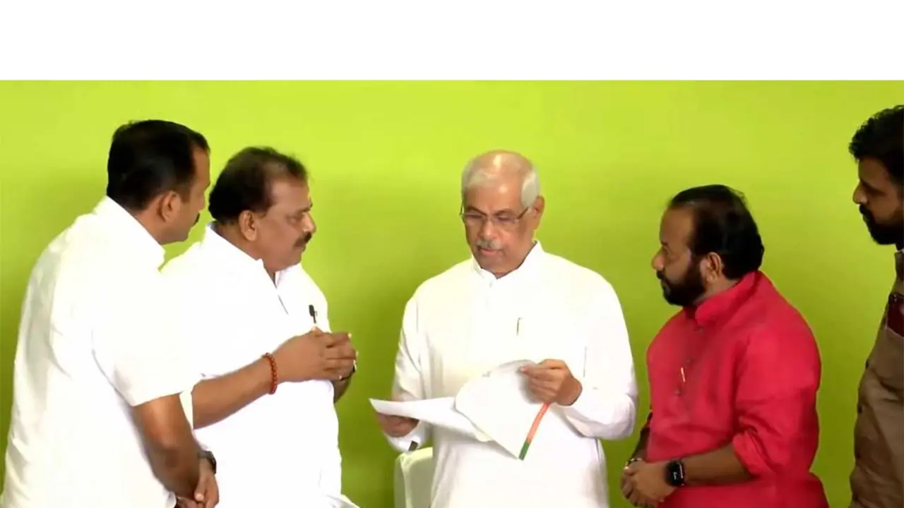 BJP delegation led by P K Krishnadas meets Keralam Governor Rajendra Vishwanath Arlekar in Kottayam (Photo/BJPKeralam) BJP delegation led by P K Krishnadas meets Keralam Governor Rajendra Vishwanath Arlekar in Kottayam (Photo/BJPKeralam)