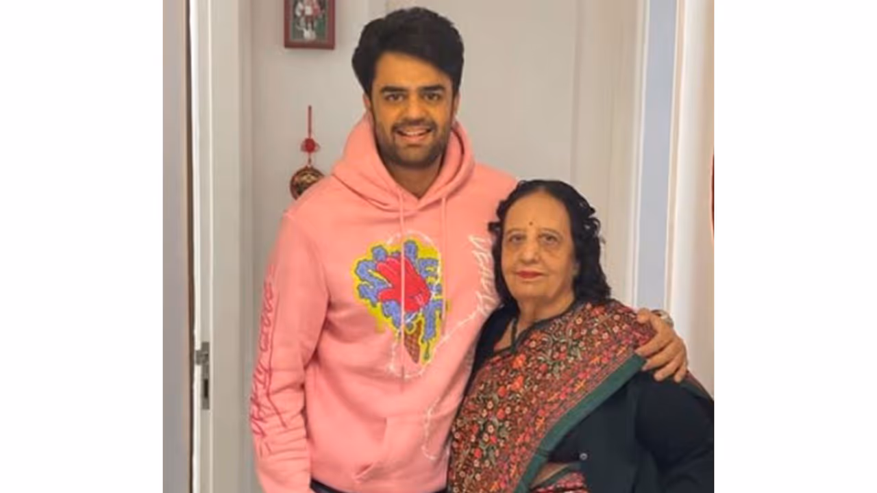 Maniesh Paul with his mom (Image source: Maniesh's Instagram) Maniesh Paul with his mom (Image source: Maniesh's Instagram)