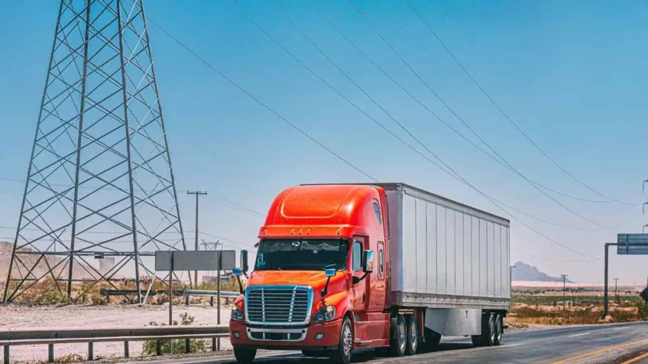 Landstar System Stock Down After Q1 Forecast Cut, Supply Chain Fraud: Retail’s Bearish