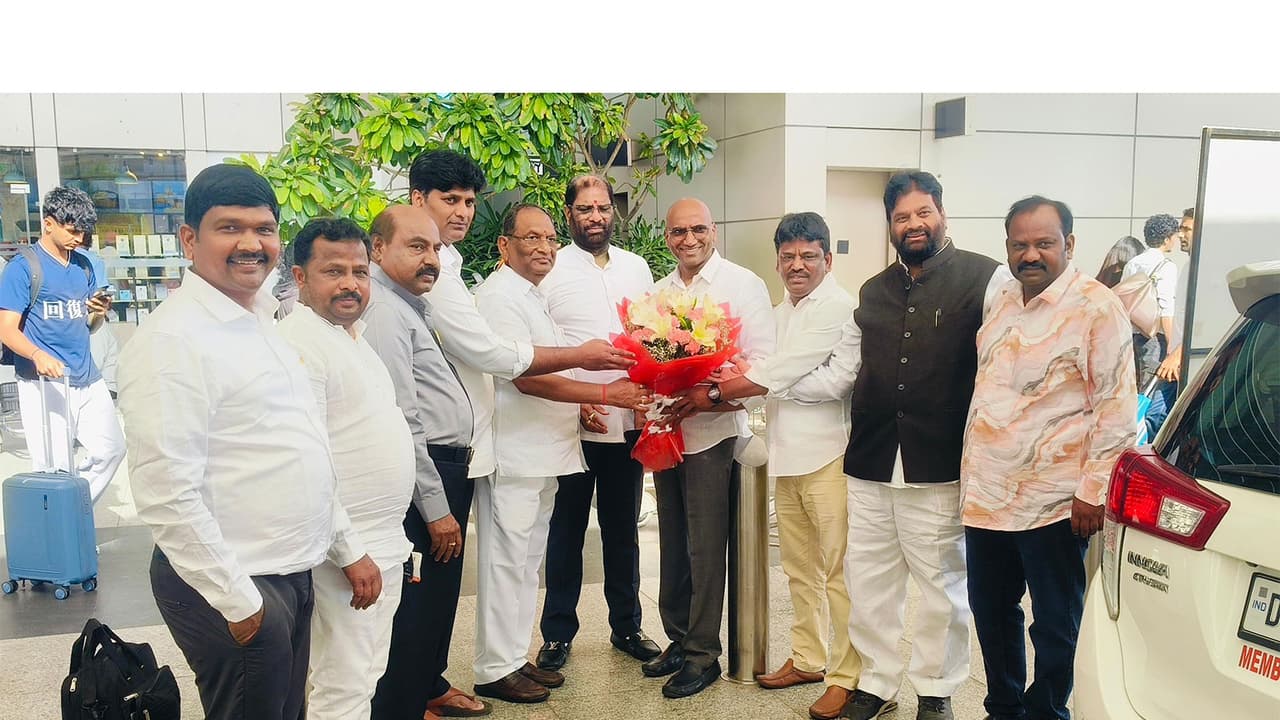 BRS delegation at Delhi airport ahead of meeting with Justice K Balakrishnan Commission (Photo/ANI) BRS delegation at Delhi airport ahead of meeting with Justice K Balakrishnan Commission (Photo/ANI)