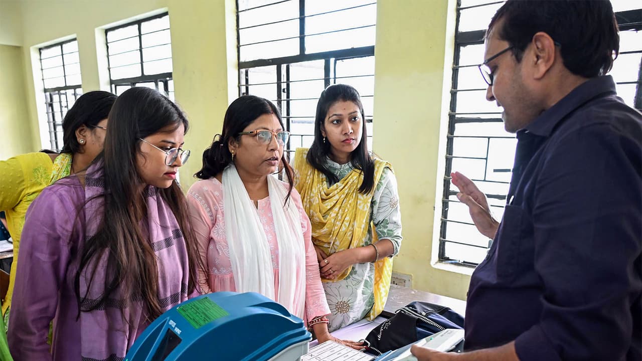 Officials gearing up for first phase of assembly polls in Bihar (Photo/ANI) Officials gearing up for first phase of assembly polls in Bihar (Photo/ANI)