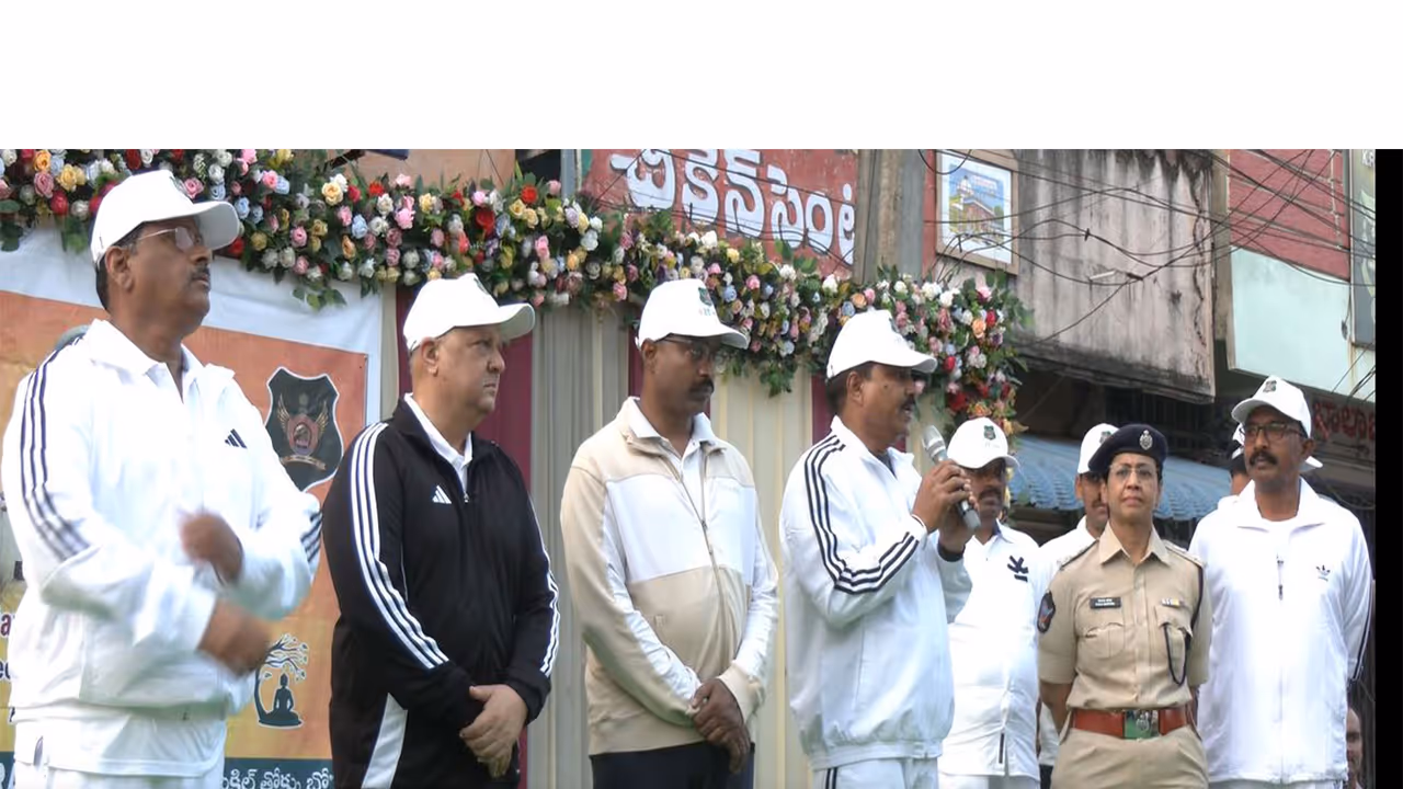 Andhra Police led a cycle rally to raise awareness (Photo/ANI) Andhra Police led a cycle rally to raise awareness (Photo/ANI)