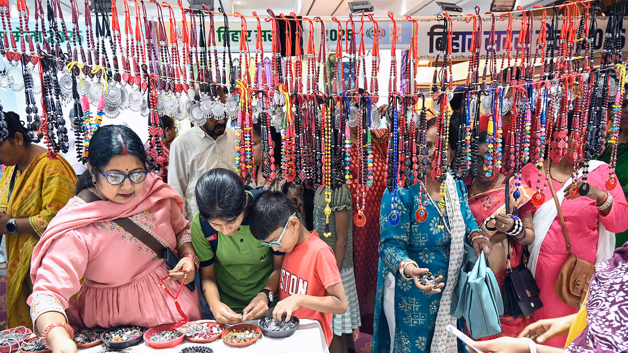 ihar Saras Mela on the last day at Gyan Bhawan, in Patna on Tuesday (Photo/ANI) ihar Saras Mela on the last day at Gyan Bhawan, in Patna on Tuesday (Photo/ANI)