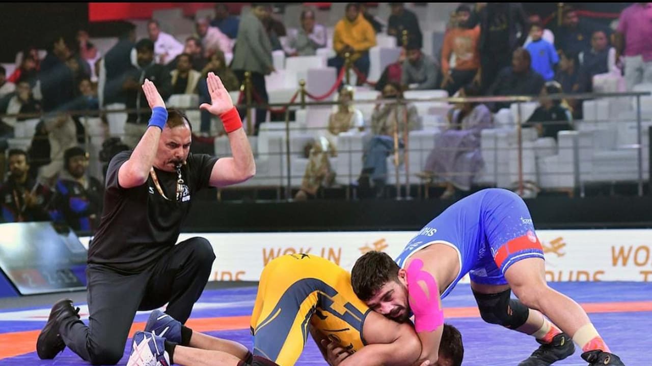 Delhi Dangal Warriors and Maharashtra Kesari in action. (Photo: PWL) Delhi Dangal Warriors and Maharashtra Kesari in action. (Photo: PWL)