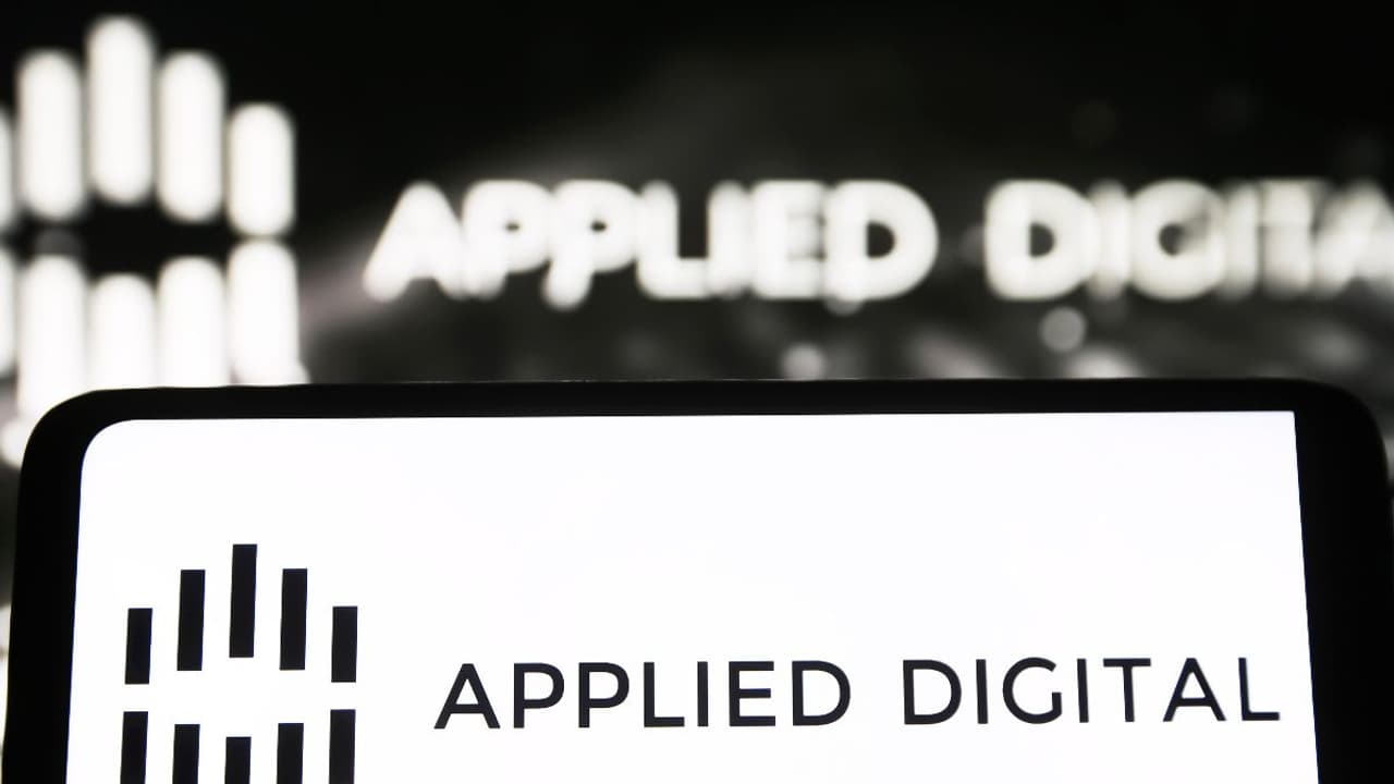 Applied Digital Dips Pre Market On Hyperscaler Delays After Q2 Earnings Beat: Retail Remains Bullish On HPC Growth Applied Digital Dips Pre Market On Hyperscaler Delays After Q2 Earnings Beat: Retail Remains Bullish On HPC Growth