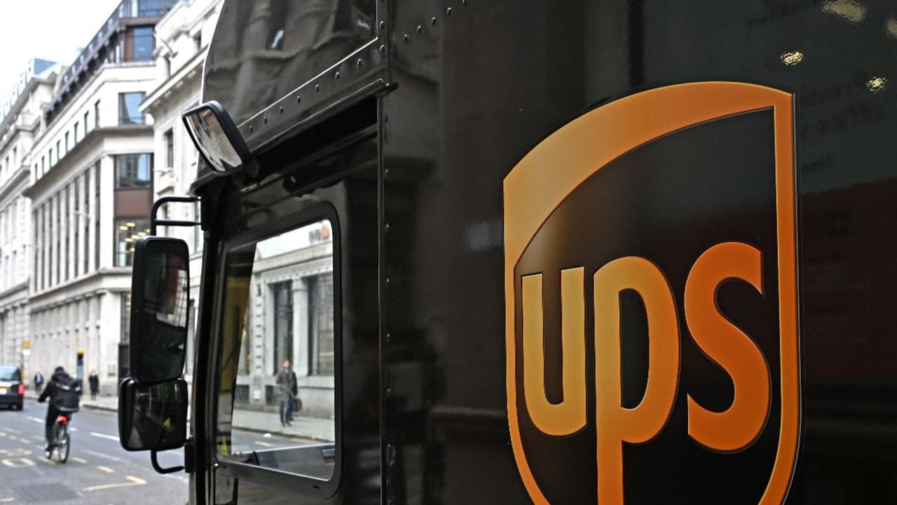 UPS Heads For Worst Day On Record Over 2025 Outlook, Plans To Slash Amazon Deliveries — But Retail’s Buying The Dip