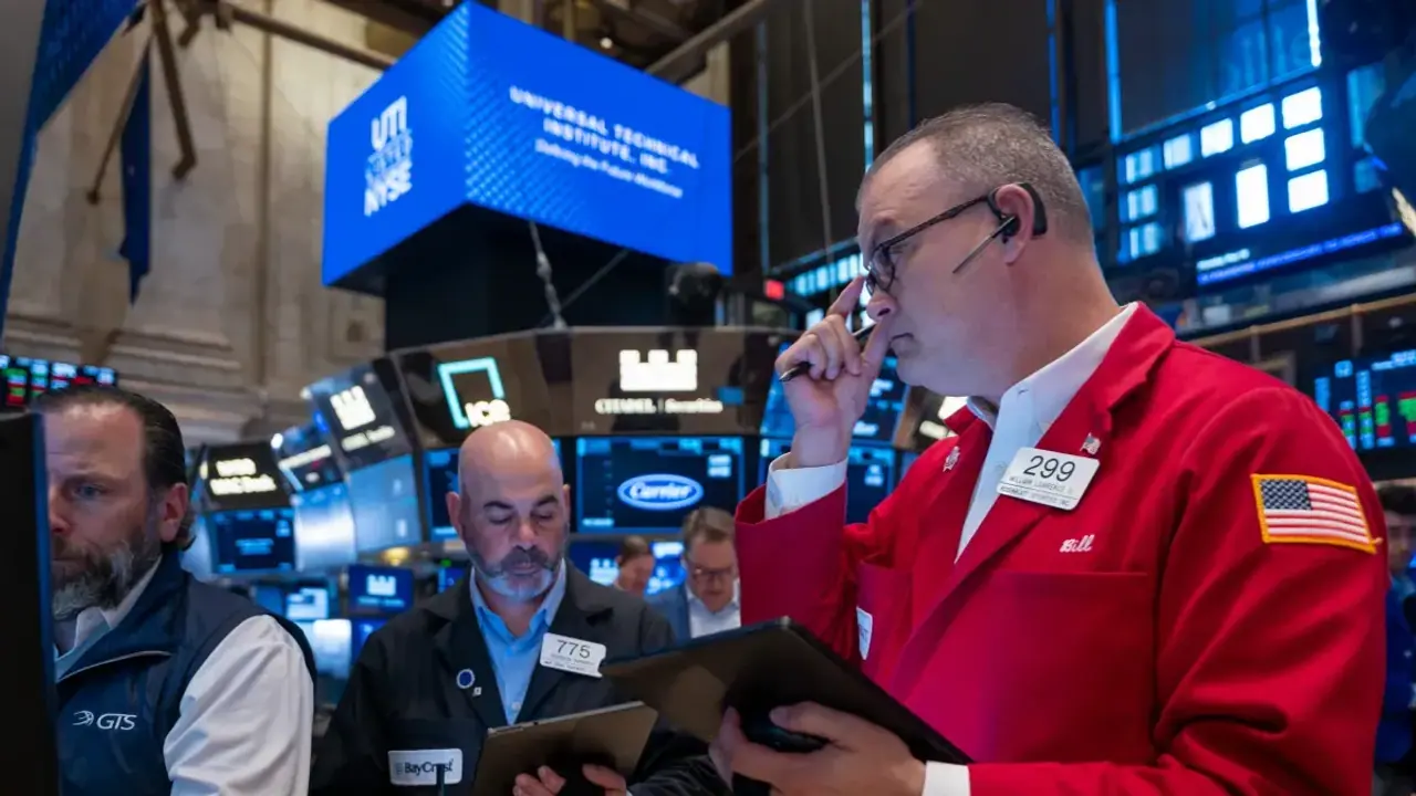 https://stocktwits.com/news articles/markets/equity/nasdaq futures retreat after strong q2 close ahead of powell speech jobs data/chFWPkpRRFZ