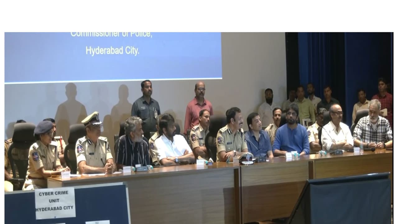 Hyderabad Commissioner of Police VC Sajjanar along with Akkineni Nagarjuna, Chiranjeevi, Rajamouli And Telangana Film Development Corporation Chairman Dil Raju(Image source/ANI) 