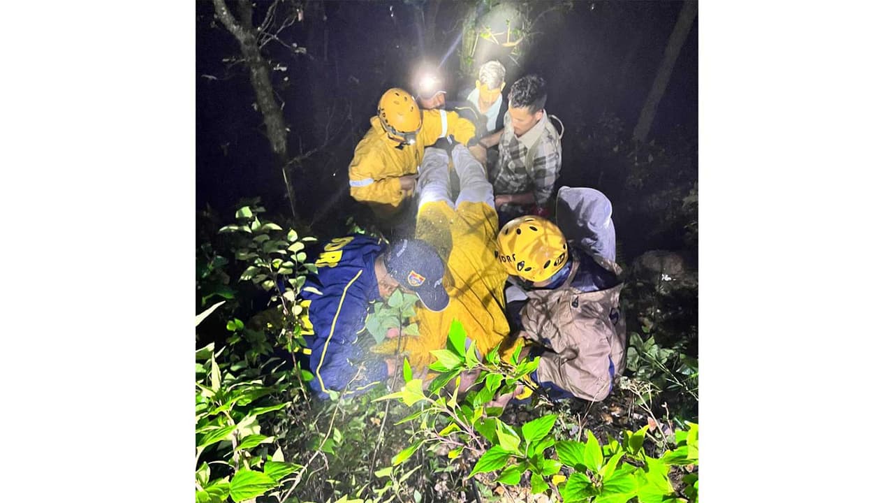 SDRF extricates injured passengers from gorge (Photo/SDRF) SDRF extricates injured passengers from gorge (Photo/SDRF)